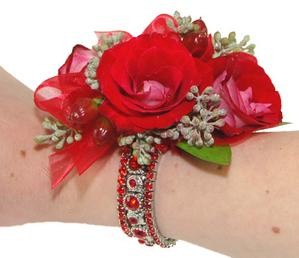 making floral bracelet